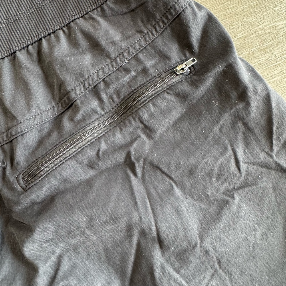 The North Face Solid Black Cargo Material Shorts L - image 5